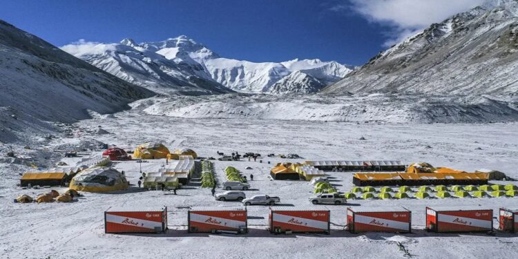 ମାଉଣ୍ଟ ଏଭରେଷ୍ଟର ପର୍ଯ୍ୟଟନ ସ୍ଥଳୀକୁ ବନ୍ଦକଲା ଚୀନ