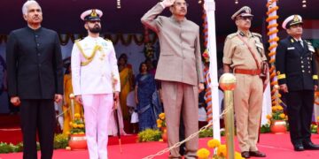 ଭୁବନେଶ୍ବରରେ ସାଧାରଣତନ୍ତ୍ର ଦିବସ ପରେଡରେ ଅଭିବାଦନ ଗ୍ରହଣ କଲେ ରାଜ୍ୟପାଳ ଡ. ହରି ବାବୁ କମ୍ଭମ୍‌ପତି