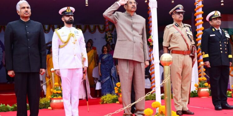 ଭୁବନେଶ୍ବରରେ ସାଧାରଣତନ୍ତ୍ର ଦିବସ ପରେଡରେ ଅଭିବାଦନ ଗ୍ରହଣ କଲେ ରାଜ୍ୟପାଳ ଡ. ହରି ବାବୁ କମ୍ଭମ୍‌ପତି