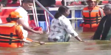 ପ୍ରଥମ ମହିଳା ରାଷ୍ଟ୍ରପତି ଭାବେ ତ୍ରିବେଣୀରେ ବୁଡ଼ ପକାଇଲେ ଦ୍ରୌପଦୀ ମୁର୍ମୁ