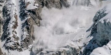 ଉତ୍ତରାଖଣ୍ଡ ଚମୋଲି ବଦ୍ରିନାଥରେ ହିମସ୍ଖଳନ, ଫସିଛନ୍ତି ୪୭ ଶ୍ରମିକ