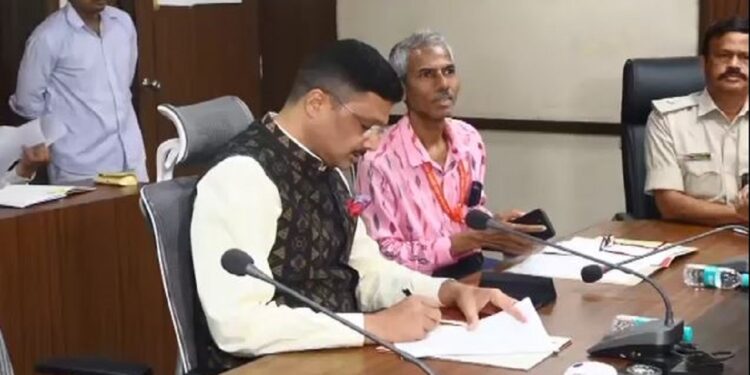 ପଞ୍ଜିକା ସମନ୍ୱୟ ନେଇ ଗୁରୁତ୍ୱପୂର୍ଣ୍ଣ ବୈଠକ, ଏଣିକି ଭୁଲ ତଥ୍ୟ ଦେଲେ ନିଆଯିବ କାର୍ଯ୍ୟାନୁଷ୍ଠାନ