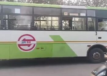 ମୋ ବସରେ ଲାଗିଲା ନିଆଁ, ଭୟଭୀତ ହୋଇ ଝରକା ପଟେ ବାହାରିଲେ ଯାତ୍ରୀ