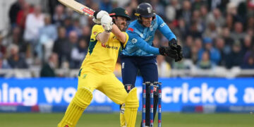 ଚାମ୍ପିଅନ୍ସ ଟ୍ରଫିରେ ଅଷ୍ଟ୍ରେଲିଆ ଏବଂ ଇଂଲଣ୍ଡ ମଧ୍ୟରେ ଲଢେଇ