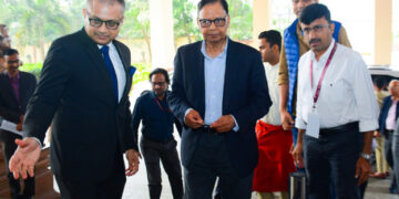 ଭୁବନେଶ୍ୱରରେ ପହଞ୍ଚିଲେ ଷୋଡ଼ଶ ଅର୍ଥ କମିଶନ, ଆଦିବାସୀ କଳାକୃତିରେ ଅଭିଭୂତ