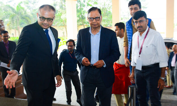 ଭୁବନେଶ୍ୱରରେ ପହଞ୍ଚିଲେ ଷୋଡ଼ଶ ଅର୍ଥ କମିଶନ, ଆଦିବାସୀ କଳାକୃତିରେ ଅଭିଭୂତ