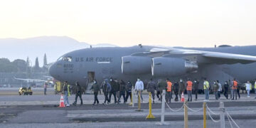 ଭାରତରେ ୟୁଏସ୍ ସି-୧୭, ସ୍ୱଦେଶ ଫେରିଲେ ୧୦୪ ବେଆଇନ ପ୍ରବାସୀ ଭାରତୀୟ