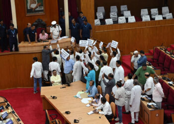 ମିଶନଶକ୍ତି ପ୍ରସଙ୍ଗକୁ ନେଇ ଗୃହ ହୁଲସ୍ତୁଲ୍‌: ବାଚସ୍ପତିଙ୍କ ଚେତାବନୀ, ବିଶୃଙ୍ଖଳା କଲେ କାର୍ଯ୍ୟାନୁଷ୍ଠାନ