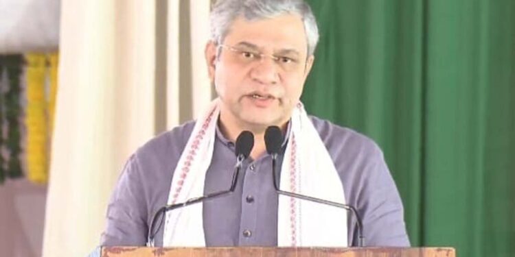 ରେଳବାଇ ପାଇଁ ୨.୫୨ ଲକ୍ଷ କୋଟିର ପୁଞ୍ଜି ବ୍ୟୟ ବ୍ୟବସ୍ଥା ସହ ଆଧୁନିକ ଯାତ୍ରୀ ସୁବିଧା ଓ ସୁରକ୍ଷା ପ୍ରତି ଧ୍ୟାନ: ଅଶ୍ୱିନୀ ବୈଷ୍ଣବ