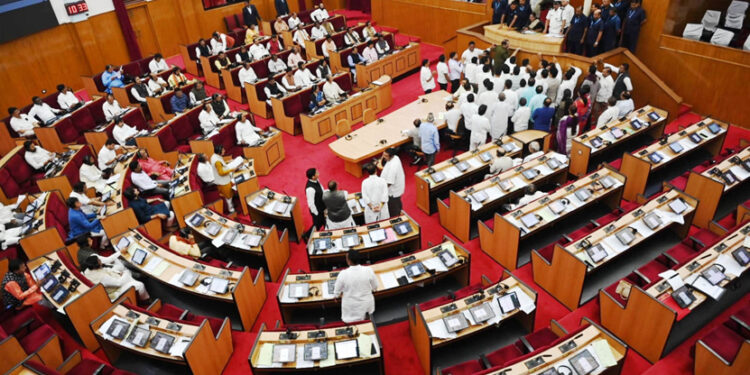 ଚାଷୀ ପ୍ରସଙ୍ଗ ନେଇ ଗୃହରେ ବିରୋଧୀଙ୍କ ହଙ୍ଗାମା ଜାରି: ପ୍ରଥମାର୍ଦ୍ଧରେ ଅଚଳ, ଦ୍ୱିତୀୟାର୍ଦ୍ଧରେ ସଚଳ