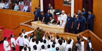 ବଜେଟ୍ ଅଧିବେଶନର ଦ୍ୱିତୀୟ ଦିନ: ବିରୋଧୀଙ୍କ ହଟ୍ଟଗୋଳ, ଗୃହ ଅଚଳ