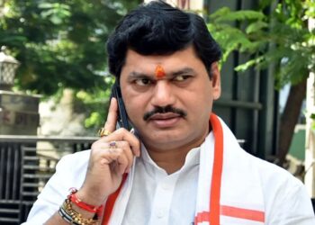 ଇସ୍ତଫା ଦେଲେ ଧନଞ୍ଜୟ ମୁଣ୍ଡେ, ସରପଞ୍ଚ ହତ୍ୟାକାଣ୍ଡ ଅଭିଯୁକ୍ତ ସହିତ ରହିଛି ଲିଙ୍କ