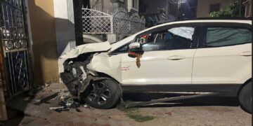 କାନ୍ଥ ଭାଙ୍ଗି ଘରେ ପଶିଗଲା କାର୍