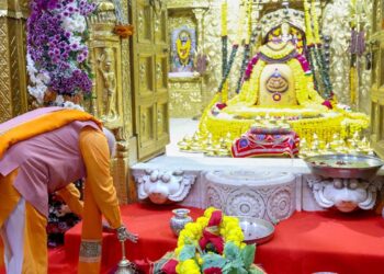 ସୋମନାଥ ମନ୍ଦିରରେ ପ୍ରତ୍ୟେକ ଭାରତୀୟଙ୍କ ସମୃଦ୍ଧି ଏବଂ ଉତ୍ତମ ସ୍ୱାସ୍ଥ୍ୟ ପାଇଁ ପ୍ରାର୍ଥନା କଲେ ପ୍ରଧାନମନ୍ତ୍ରୀ