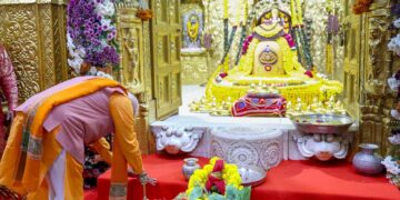 ସୋମନାଥ ମନ୍ଦିରରେ ପ୍ରତ୍ୟେକ ଭାରତୀୟଙ୍କ ସମୃଦ୍ଧି ଏବଂ ଉତ୍ତମ ସ୍ୱାସ୍ଥ୍ୟ ପାଇଁ ପ୍ରାର୍ଥନା କଲେ ପ୍ରଧାନମନ୍ତ୍ରୀ