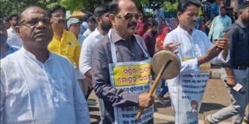 ବିଧାନସଭା ଭିତରେ ଓ ରାସ୍ତାରେ ହାଙ୍ଗାମା, ଆଜି ଦୁଇ କଂଗ୍ରେସ ବିଧାୟକଙ୍କୁ ନିଲମ୍ବନ କଲେ ବାଚସ୍ପତି