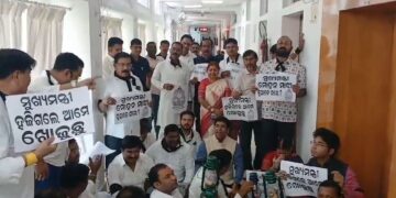 ହଜି ଯାଇଛନ୍ତି ମୁଖ୍ୟମନ୍ତ୍ରୀ! ଲଣ୍ଠନ ଧରି ଖୋଜୁଛନ୍ତି ବିଜେଡି ବିଧାୟକ