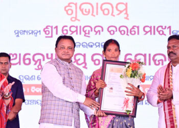 କଳାହାଣ୍ଡିରେ ଅନ୍ତ୍ୟୋଦୟ ଗୃହ ଯୋଜନାର ରାଜ୍ୟସ୍ତରୀୟ ଶୁଭାରମ୍ଭ କଲେ ମୁଖ୍ୟମନ୍ତ୍ରୀ