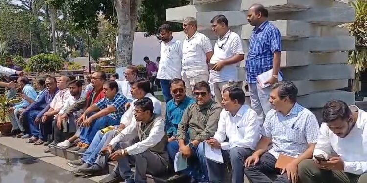 ବିଧାନସଭାରେ ସାମ୍ବାଦିକଙ୍କୁ ମୋବାଇଲ୍ ମନା; ପ୍ରଶ୍ନକାଳ ବୟକଟ୍ କଲେ ଗଣମାଧ୍ୟମ ପ୍ରତିନିଧି