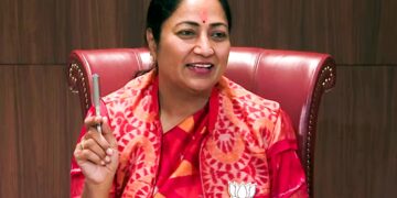 ମହିଳା ଦିବସରେ ଦିଲ୍ଲୀ ମହିଳାଙ୍କୁ ଖୁସି ଖବର ଦେବେ ରେଖା ସରକାର