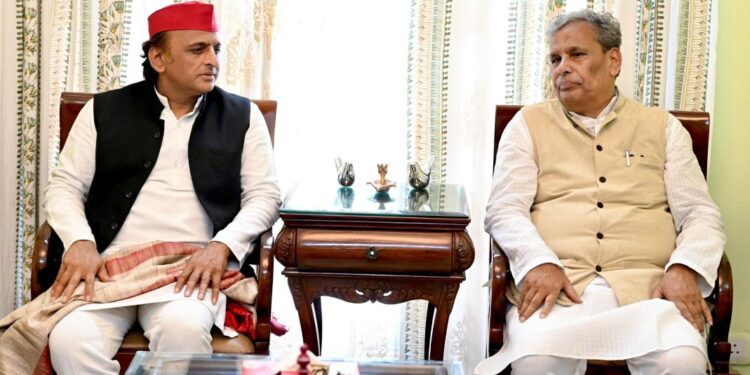 ଭୁବନେଶ୍ବରରେ ସମାଜବାଦୀ ପାର୍ଟିର ନେତା ଅଖିଳେଶ ଯାଦବ, ଶ୍ରୀକାନ୍ତ ଜେନାଙ୍କୁ କଲେ ସାକ୍ଷାତ, ରାଜନୀତି ହଲଚଲ