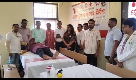 ଓଡ଼ିଆ ପକ୍ଷ ପାଳନ ଅବସରରେ ମା ମାଣିକେଶ୍ଵରୀ ବିଶ୍ଵ ବିଦ୍ୟାଳୟର ଯୁବ ରେଡକ୍ରସ ତରଫରୁ ରକ୍ତଦାନ ଶିବିର ଆୟୋଜିତ ହୋଇଯାଇଛି