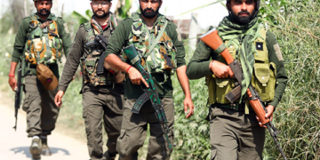 ଜମ୍ମୁ କଶ୍ମୀର କିସ୍ତୱାରରେ ସୁରକ୍ଷାବଳ ଓ ଆତଙ୍କବାଦୀ ଗୁଳି ବିନିମୟ, ଜୈସର ୩-୪ ଜଣ ଆତଙ୍କୀକୁ ଘେରିଲେ ସୁରକ୍ଷାବଳ