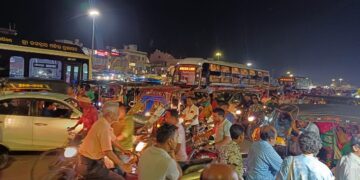 ସାବିତ୍ରୀ ପାଇଁ ପୁରୀ ରେ ଭିଡ ଅସମ୍ଭାଳ; ଟ୍ରାଫିକ ନିୟନ୍ତ୍ରଣରେ ବିଫଳ ପୁରୀ ପୋଲିସ