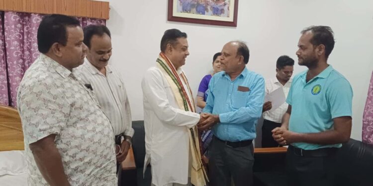 ଆର.ୟୁ.ଜେ ତରଫରୁ ଡ଼. ସମ୍ବିତ ଙ୍କୁ ସ୍ବାଗତ ସମ୍ବର୍ଦ୍ଧନା