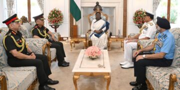 ଅପରେସନ ସିନ୍ଦୁର ସଂପର୍କରେ ରାଷ୍ଟ୍ରପତିଙ୍କୁ ଅବଗତ କରାଇଲେ ସାମରିକ ମୁଖ୍ୟଗଣ