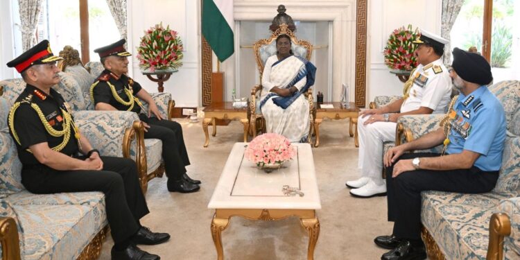 ଅପରେସନ ସିନ୍ଦୁର ସଂପର୍କରେ ରାଷ୍ଟ୍ରପତିଙ୍କୁ ଅବଗତ କରାଇଲେ ସାମରିକ ମୁଖ୍ୟଗଣ