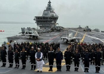 INS ବିକ୍ରାନ୍ତରେ ପହଞ୍ଚିଲେ ପ୍ରତିରକ୍ଷା ମନ୍ତ୍ରୀ ରାଜନାଥ ସିଂ, ଅପରେସନ ସିନ୍ଦୂର ସମୟରେ ଆରବ ସାଗରରେ ରହିଥିଲା ମୁତୟନ