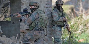 ସୋପିଆନରେ ସୁରକ୍ଷାକର୍ମୀ-ଆତଙ୍କବାଦୀଙ୍କ ମଧ୍ୟରେ ଗୁଳି ବିନିମୟ, ୪ ଆତଙ୍କୀ ନିହତ