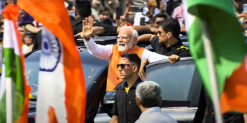 ‘ଅପରେସନ ସିନ୍ଦୂର’ ର ସଫଳତା ପରେ ଗୁଜରାଟରେ ପହଞ୍ଚିଲେ ପ୍ରଧାନମନ୍ତ୍ରୀ, ‘ସିନ୍ଦୂର ସମ୍ମାନ ଯାତ୍ରା’ରେ ହେଲେ ସାମିଲ