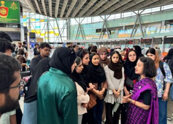 ‘ହିନ୍ଦୁସ୍ଥାନ ଜିନ୍ଦାବାଦ’ ଏବଂ ‘ଭାରତ ମାତା କି ଜୟ’ ଧ୍ୱନିରେ କମ୍ପିଲା ଦିଲ୍ଲୀ ଏୟାରପୋର୍ଟ