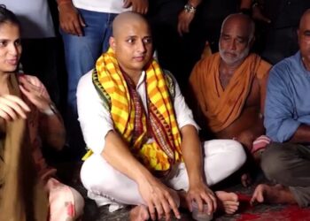 ବାପାଙ୍କ ଅସ୍ଥି ବିସର୍ଜନ କଲେ, ଲଣ୍ଡା ହେଲେ ବାବୁସାନ୍