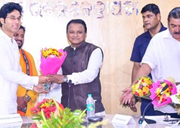 କେନ୍ଦ୍ରାପଡାରେ ବୈଠକ କଲେ ମୁଖ୍ୟମନ୍ତ୍ରୀ, ଯୋଗ ଦେଲେ ପ୍ରତାପ ଦେବ, ଗଣେଶ୍ବର ବେହେରା, ଅରବିନ୍ଦ ମହାପାତ୍ର