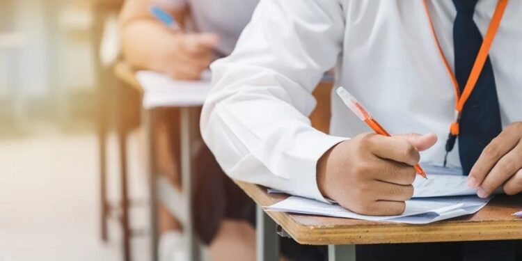 ବର୍ଷକୁ ଦୁଇ ଥର ହେବ CBSE ବୋର୍ଡ ପରୀକ୍ଷା, ପ୍ରଥମ ପରୀକ୍ଷା ବାଧ୍ୟତାମୂଳକ ଏବଂ ଦ୍ବିତୀୟ ପରୀକ୍ଷା ଇଚ୍ଛାଧୀନ