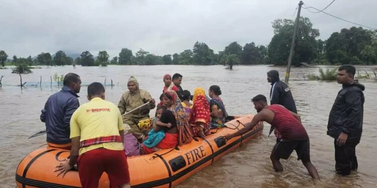 ବନ୍ୟା ସ୍ଥିତି ସମୀକ୍ଷା କଲେ ଉନ୍ନୟନ କମିଶନର ଅନୁ ଗର୍ଗ