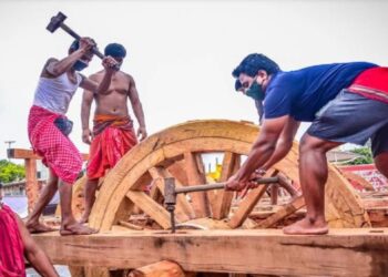 ଚଳଚଞ୍ଚଳ ରଥଖଳା, ଉଠିଲା ତିନି ରଥର ଚାରିନାହାକା