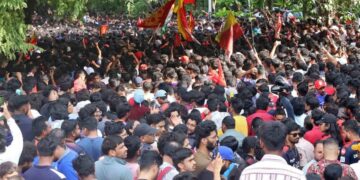 ବେଙ୍ଗାଲୁରୁ ଦଳାଚକଟା ମାମଲା : RCB ମାର୍କେଟିଂ ହେଡ୍ ସମେତ ୪ ଗିରଫ, ମୁମ୍ବାଇ ଫେରାର ହେବାକୁ କରୁଥିଲେ ଚେଷ୍ଟା