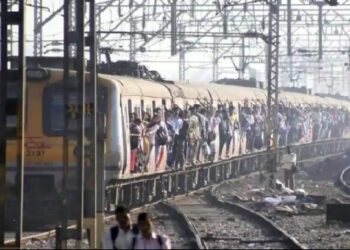 ମୁମ୍ବାଇ ଥାନେ ରେଲୱେ ଷ୍ଟେସନରେ ଅଘଟଣ, ଟ୍ରେନରୁ ଖସିପଡି ୫ ମୃତ