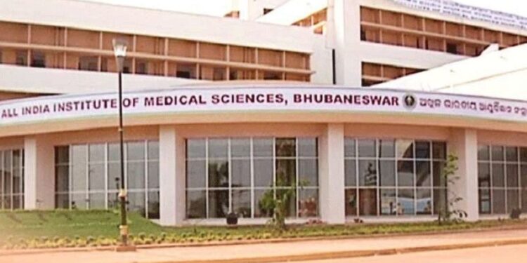 ଦିଲ୍ଲୀ ଏମ୍ସକୁ ଏୟାରଲିପ୍ଟ ହେବେ ବଳଙ୍ଗା ଛାତ୍ରୀ, ପୀଡିତାଙ୍କ ଚିକିତ୍ସା କରିବେ ସ୍ବତନ୍ତ୍ର ଡାକ୍ତରୀ ଟିମ୍