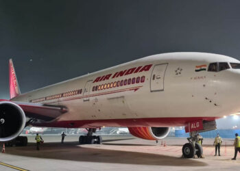 ଆଉ ଏକ ଏୟାର ଇଣ୍ଡିଆର ବିମାନର ଯାନ୍ତ୍ରିକ ତ୍ରୁଟି!: ହଠାତ ୯୦୦ ଫୁଟ ତଳକୁ ଖସି ଆସିଲା ବିମାନ