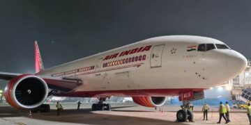 ଆଉ ଏକ ଏୟାର ଇଣ୍ଡିଆର ବିମାନର ଯାନ୍ତ୍ରିକ ତ୍ରୁଟି!: ହଠାତ ୯୦୦ ଫୁଟ ତଳକୁ ଖସି ଆସିଲା ବିମାନ