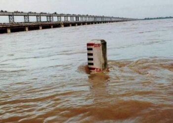 ମୁଣ୍ଡଳିରେ ପହଞ୍ଚିଲା ହୀରାକୁଦର ପ୍ରଥମ ବନ୍ୟାଜଳ, ଧୀରେ ଧୀରେ ଫୁଲୁଛି ମହାନଦୀ