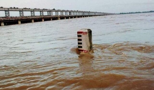 ମୁଣ୍ଡଳିରେ ପହଞ୍ଚିଲା ହୀରାକୁଦର ପ୍ରଥମ ବନ୍ୟାଜଳ, ଧୀରେ ଧୀରେ ଫୁଲୁଛି ମହାନଦୀ