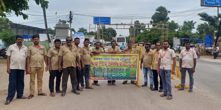 ପୁରୀରେ ଡ୍ରାଇଭର ମହାସଂଘର ଧର୍ମଘଟ ଯୋଗୁଁ ସାଧାରଣ ଜୀବନ ଯାତ୍ରା ବ୍ୟାହତ