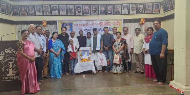 କଣ୍ଠଶିଳ୍ପୀ ଶ୍ରୀକାନ୍ତ ଦାସଙ୍କୁ ଅର୍ଘ୍ୟ ପୁଷ୍ପାଞ୍ଜଳି