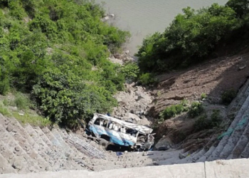 ପାକିସ୍ତାନରେ ଖାଲକୁ ଖସିଲା ଯାତ୍ରୀବାହୀ ବସ୍, ଘଟଣା ସ୍ଥଳରେ ୭ ମୃତ